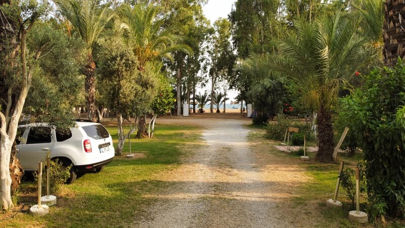 Mersin’de Kamp Alanları – Ücretsiz ve Ücretli En İyi 20 Kamp Yeri (2026 Güncel Rehber) 29 Camping Paradies Kamp Alani